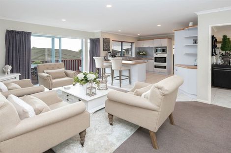 Photo of property in 31 Moyrus Crescent, East Tamaki Heights, Auckland, 2016