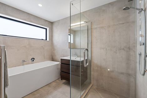 Photo of property in 52 Walton Street, Red Beach, 0932