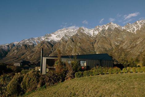 Photo of property in 14 Caithness Court, Jacks Point, Queenstown, 9371