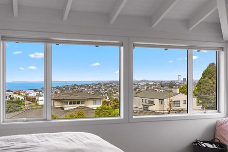 Photo of property in 7 Parr Terrace, Castor Bay, Auckland, 0620