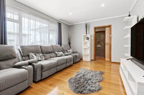 Photo of property in 2 Royal View Road, Te Atatu South, Auckland, 0610