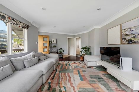 Photo of property in 10 Awaroa Road, Sunnyvale, Auckland, 0612