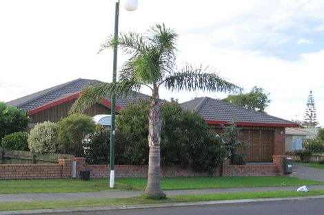 Photo of property in 84 Lakeside Drive, Orewa, 0931