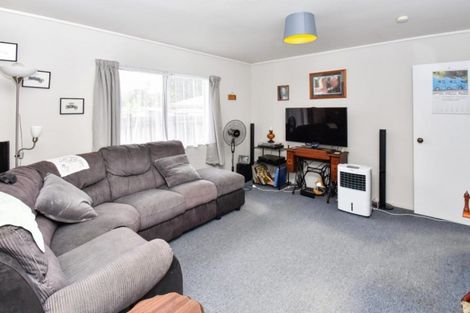 Photo of property in 2/6 Hunua Road, Papakura, 2110