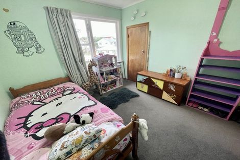 Photo of property in 19 Salford Street, Newlands, Wellington, 6037