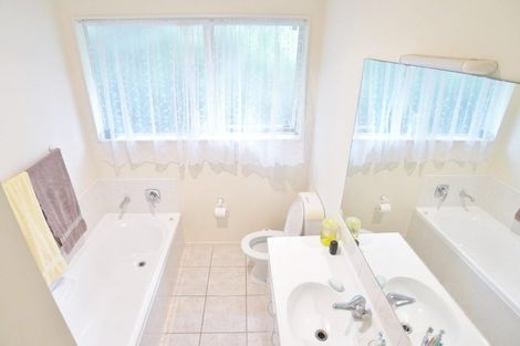Photo of property in 2/12 Bowater Place, Manurewa, Auckland, 2102