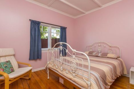 Photo of property in 33 Hutchinson Avenue, New Lynn, Auckland, 0600