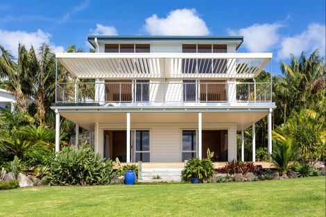 Photo of property in 42 Pohutukawa Avenue, Red Beach, 0932