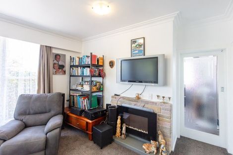 Photo of property in 98 Queen Street West, Levin, 5510