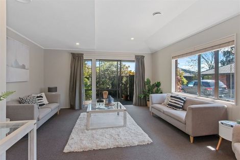 Photo of property in 10 Castle Way, Beckenham, Christchurch, 8023