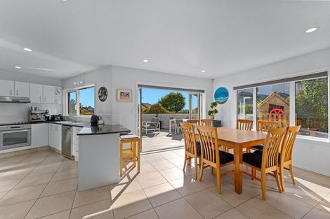 Photo of property in 127 Browns Bay Road, Browns Bay, Auckland, 0630