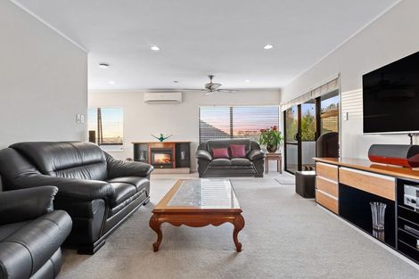 Photo of property in 1/14a Richards Avenue, Forrest Hill, Auckland, 0620