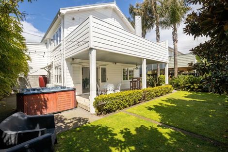 Photo of property in 122 Hine Street, New Plymouth, 4310