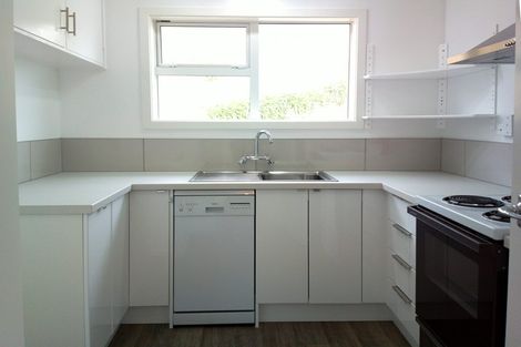 Photo of property in 1/43 Edgecombe Street, Newlands, Wellington, 6037