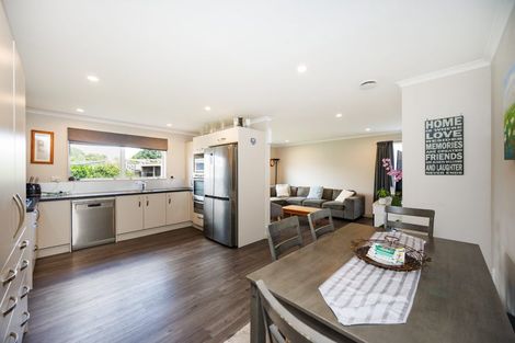 Photo of property in 5 Haast Place, Awapuni, Palmerston North, 4412