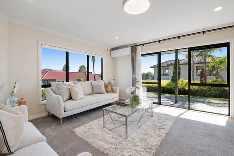 Photo of property in 19 Black Teal Close, Unsworth Heights, Auckland, 0632