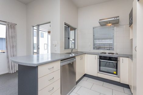 Photo of property in 18 Totaravale Drive, Totara Vale, Auckland, 0629