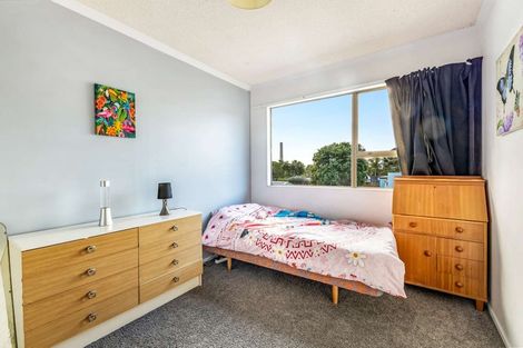 Photo of property in 84 Pioneer Road, Moturoa, New Plymouth, 4310