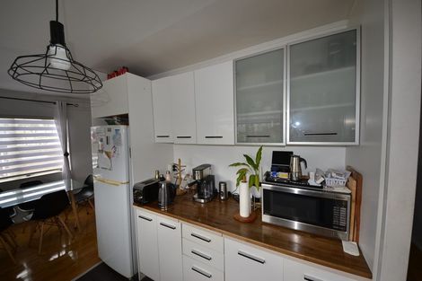 Photo of property in 10 Rook Place, Unsworth Heights, Auckland, 0632