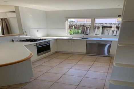 Photo of property in 6 Nile Road, Kelston, Auckland, 0602
