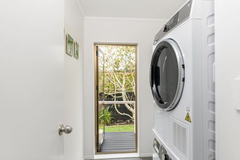 Photo of property in 63a Nile Road, Milford, Auckland, 0620
