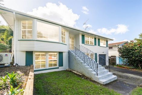 Photo of property in 14 Sovereign Place, Glenfield, Auckland, 0629