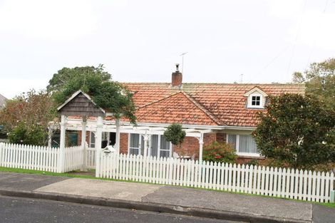 Photo of property in 1/35 Luplau Crescent, Cockle Bay, Auckland, 2014