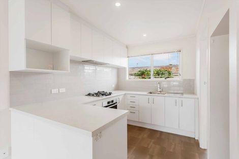 Photo of property in 2/5 Sylvan Crescent, Te Atatu South, Auckland, 0610