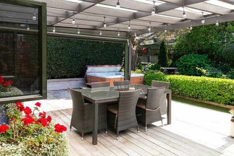 Photo of property in 3 Admirals Court Drive, Greenhithe, Auckland, 0632