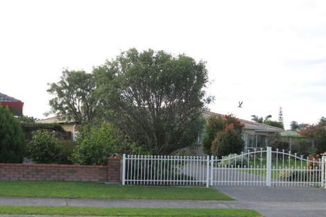 Photo of property in 82 Lakeside Drive, Orewa, 0931