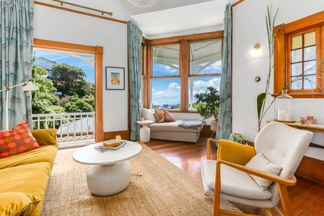 Photo of property in 25 Garden Road, Northland, Wellington, 6012