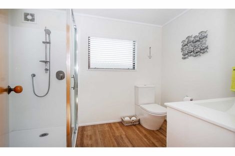Photo of property in 2/28 Fairdale Place, Birkdale, Auckland, 0626