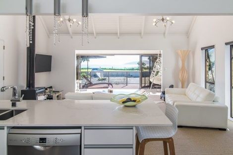 Photo of property in 82 Marine Parade, Paraparaumu Beach, Paraparaumu, 5032