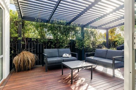 Photo of property in 2a Alton Place, Hokowhitu, Palmerston North, 4410