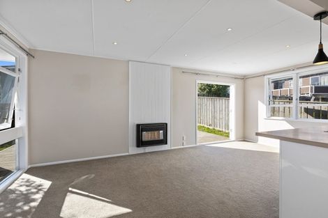 Photo of property in 17 Moult Street, Titahi Bay, Porirua, 5022