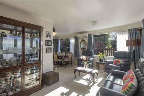 Photo of property in 4f2 Stewart Drive, Newlands, Wellington, 6037