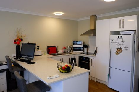 Photo of property in 19u4 Collins Avenue, Tawa, Wellington, 5028