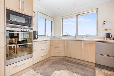 Photo of property in 9 Hollyford Place, Aotea, Porirua, 5024