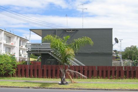 Photo of property in 2/764 Beach Road, Browns Bay, Auckland, 0630
