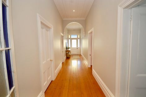 Photo of property in 20 Sulphur Beach Road, Northcote Point, Auckland, 0627