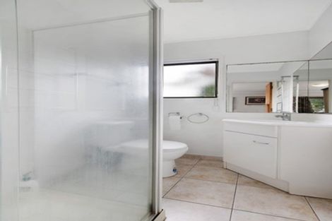 Photo of property in 2/55 Aviemore Drive, Highland Park, Auckland, 2010