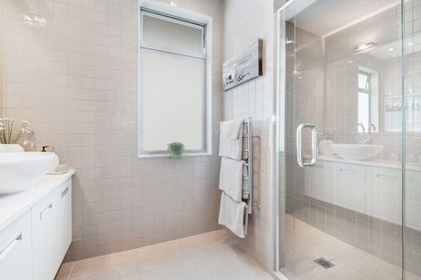 Photo of property in 39 Grand Drive, Orewa, 0931