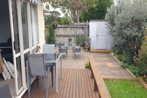 Photo of property in 65a Rimu Street, New Lynn, Auckland, 0600