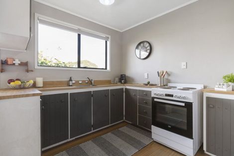 Photo of property in 16 St Catherine Crescent, West Harbour, Auckland, 0618