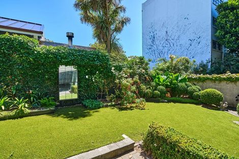 Photo of property in Highwic, 2/32 Hobson Street, Thorndon, Wellington, 6011