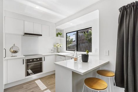 Photo of property in 1/11 Valecrest Place, Bayview, Auckland, 0629