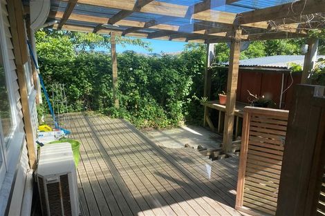 Photo of property in 19 Pinkerton Grove, Newlands, Wellington, 6037