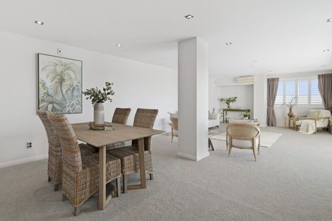 Photo of property in 72 Devonport Road, Tauranga, 3110