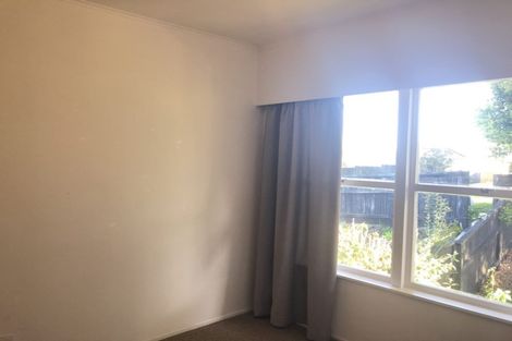 Photo of property in 1/36 Girrahween Drive, Totara Vale, Auckland, 0629