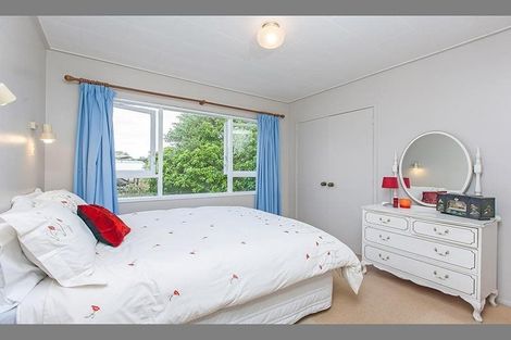 Photo of property in 40 Valley View Road, Glenfield, Auckland, 0629